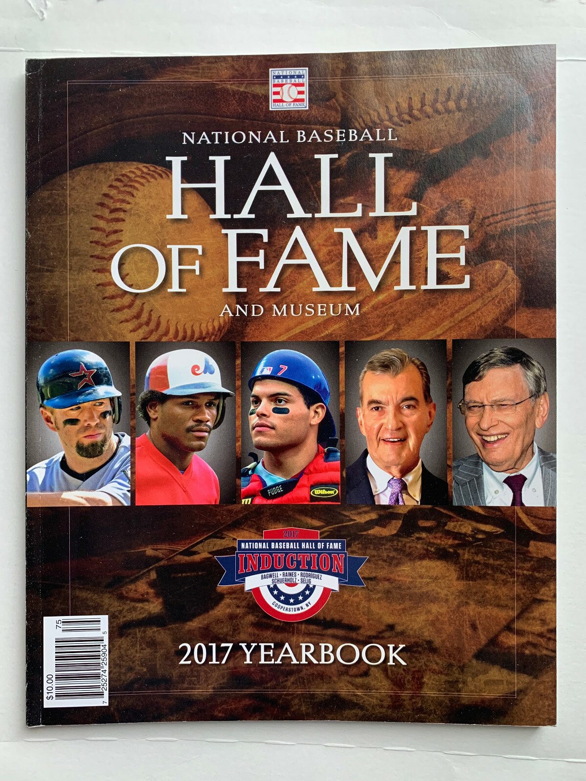 NATIONAL BASEBALL HALL OF FAME AND MUSEUM 2017 YEARBOOK 148 PAGES MLB MAGAZINE
