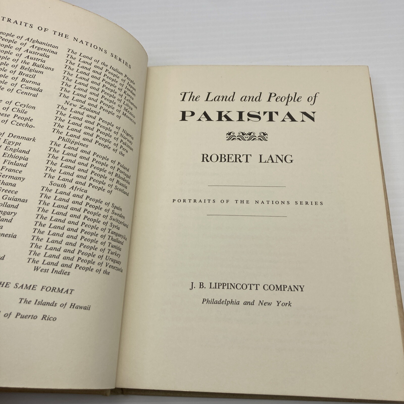 The Land and People of Pakistan Robert Lang 1968 HC Struggles of the New Nation