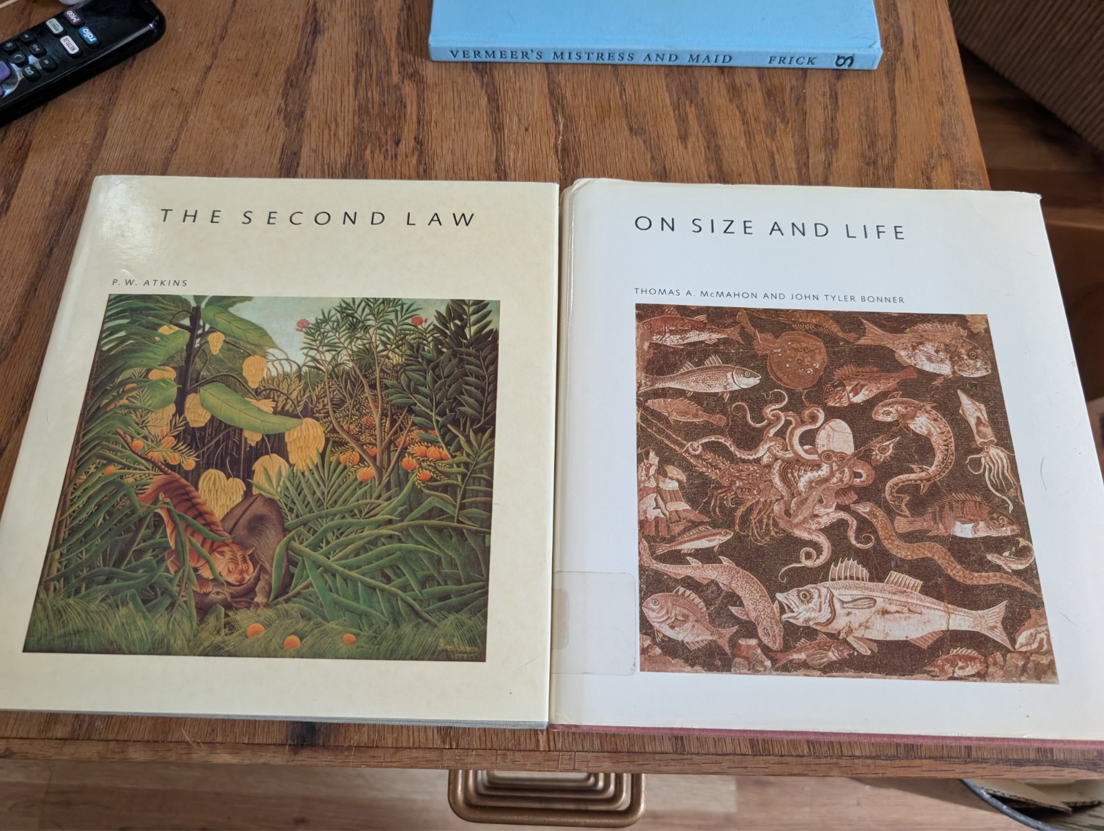 2 Scientific American Hardcovers The Second Law & On Size and Life