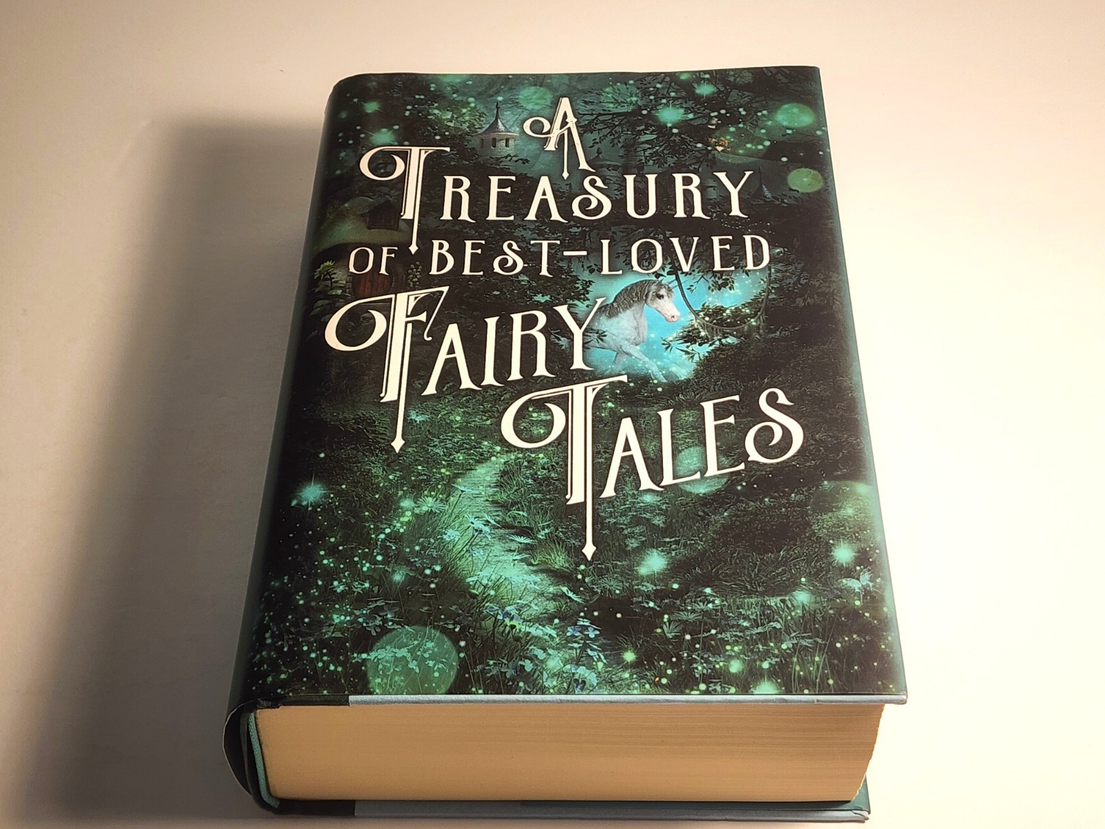 A TREASURY OF BEST-LOVED FAIRY TALES (101 Favorites) HARDCOVER HC/DJ