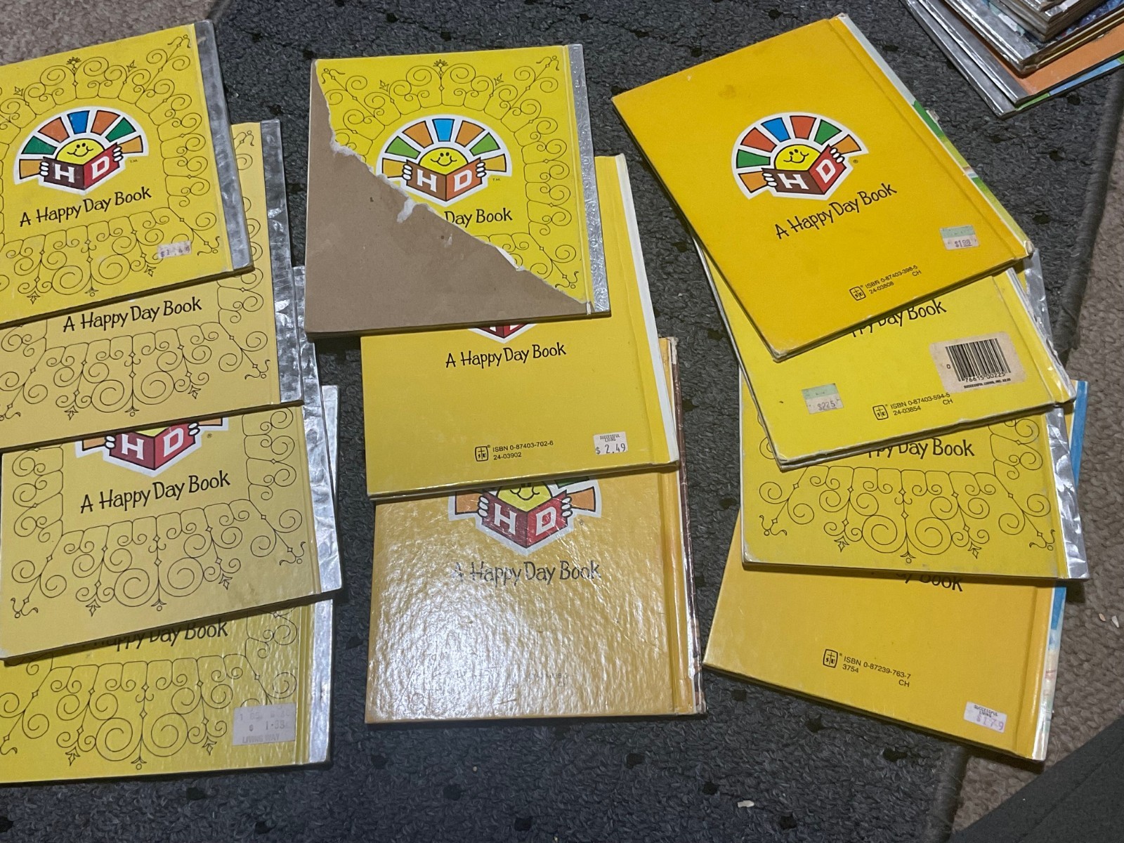 11 a Happy Day Book . standard publishing . grandpa grandpa sister brother dad