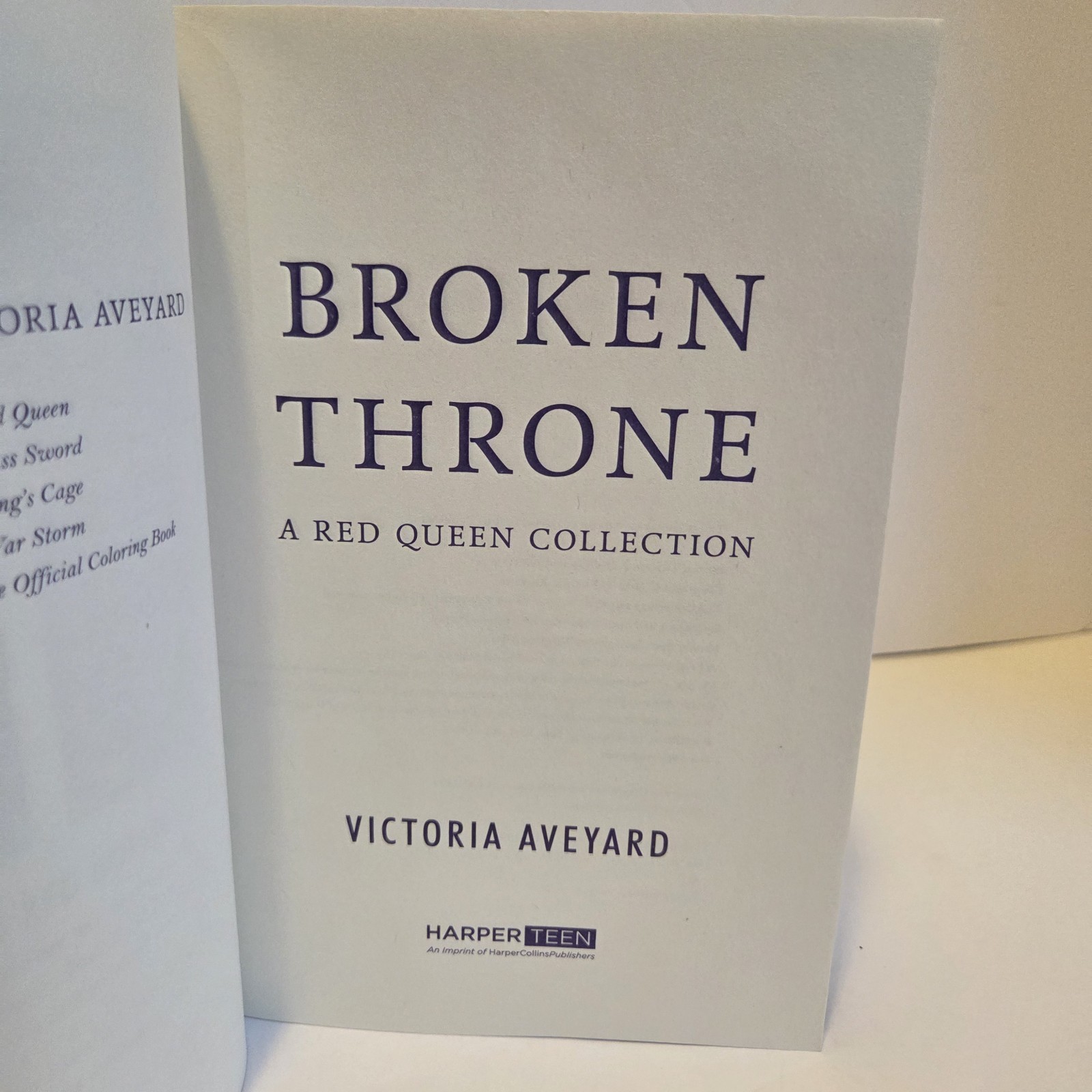 Broken Throne: a Red Queen Collection by Victoria Aveyard (2019,Paperback)