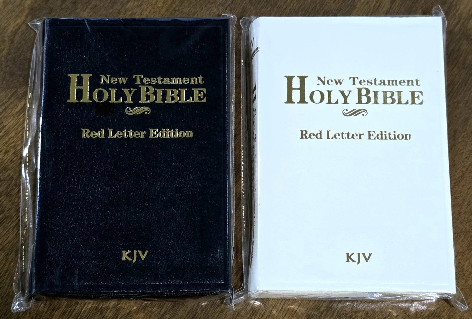 New KJV Holy Bible New Testament Pocket Size 4.5″ Red LTR Black & White Set of 2