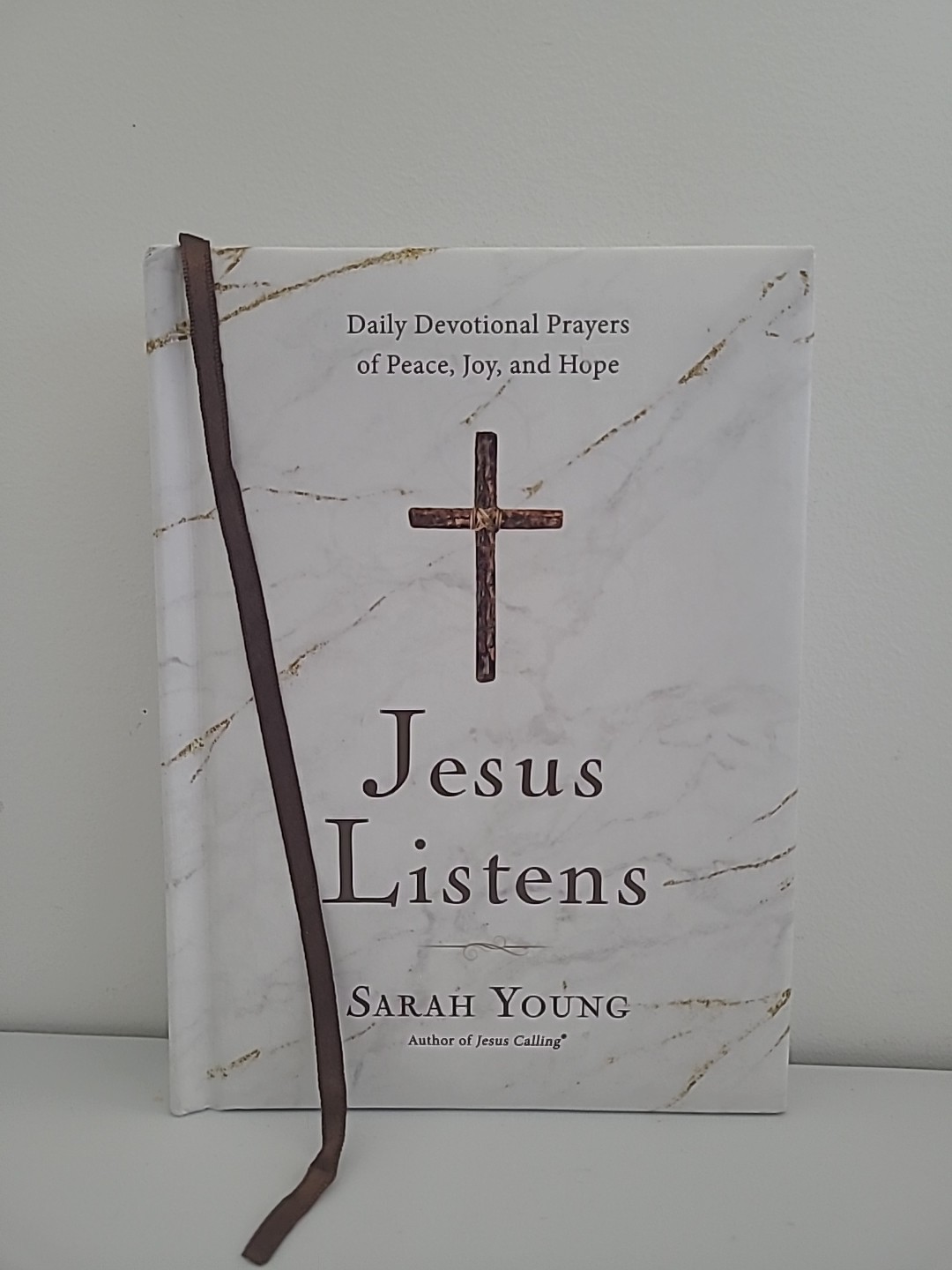 JESUS LISTENS, SARAH YOUNG, HARDCOVER, 2021, Art On Side Of Book
