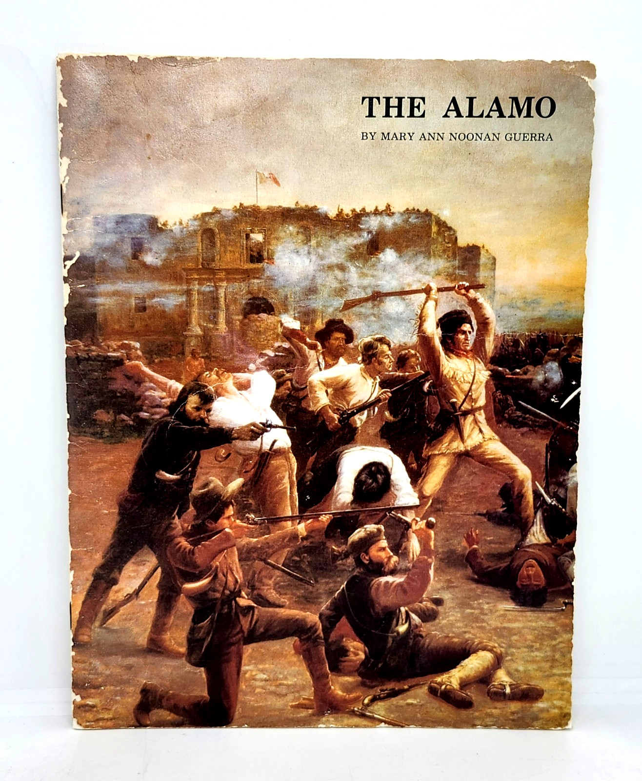 THE ALAMO by MARY NOONAN GUERRA SOFTCOVER BOOK (1983) THE ALAMO PRESS ~ 34 PAGES