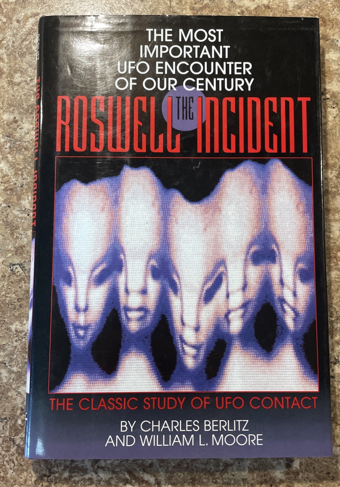 Roswell Incident :Classic Study of UFO Contact by Charles Berlitz_1980 Hardcover