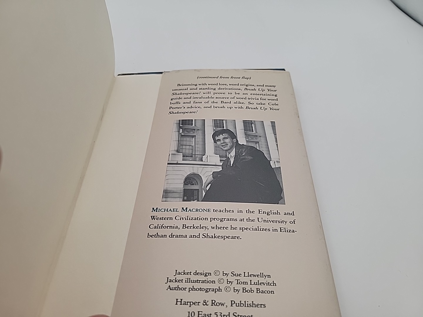 Brush up Your Shakespeare! Book by Michael Macrone 7.5” X 5.5” Hardback 1990