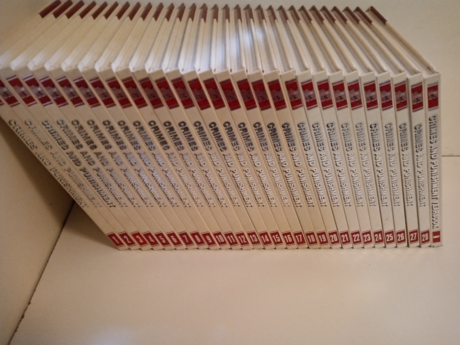 Crimes and Punishment The Illustrated Crime Encyclopedia Set Vol 1-28 + Yr Book