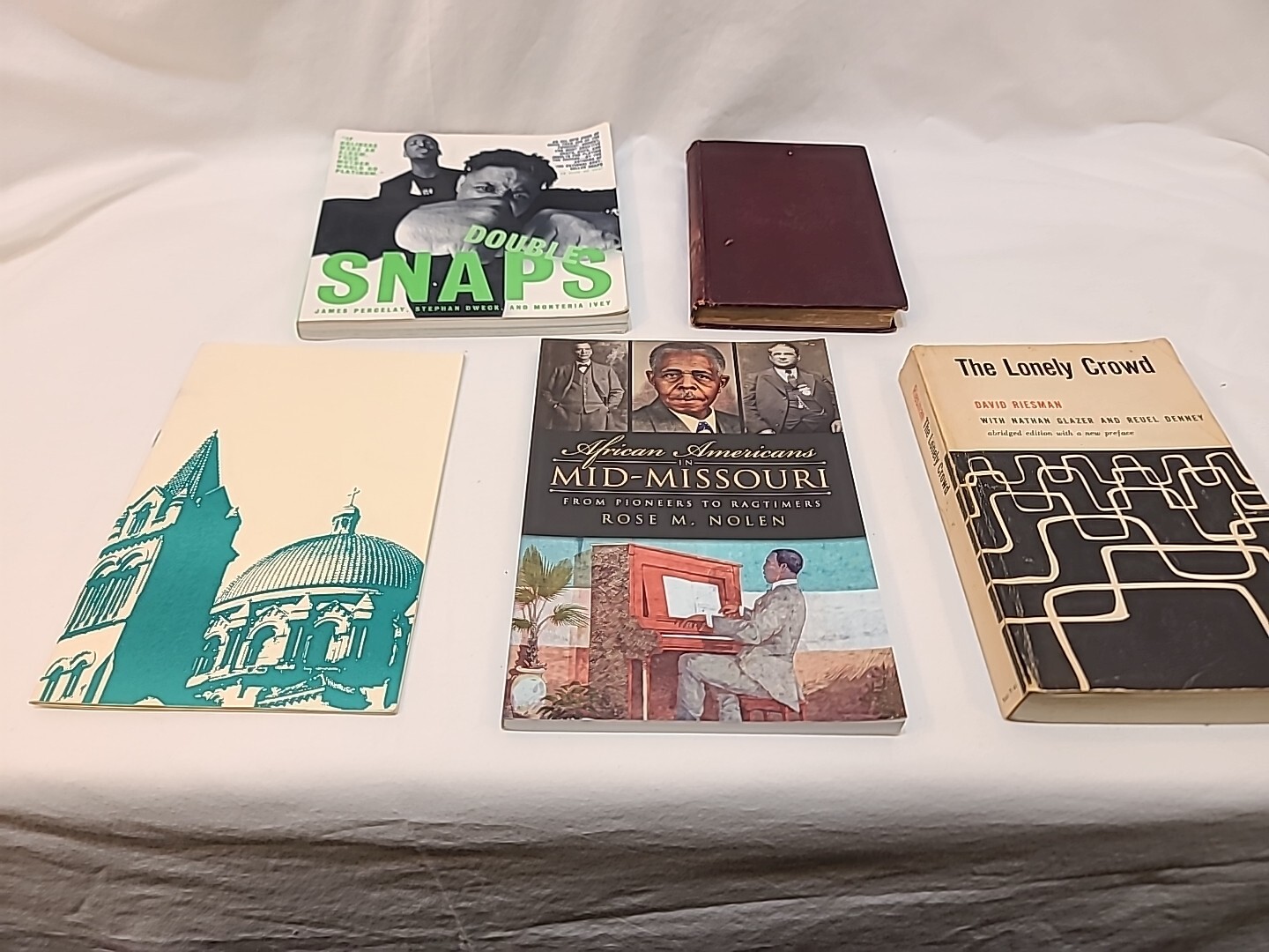 Lot of 4 Miscellaneous Books And 1 Pamphlet David Reisman, Rose Nolen And More