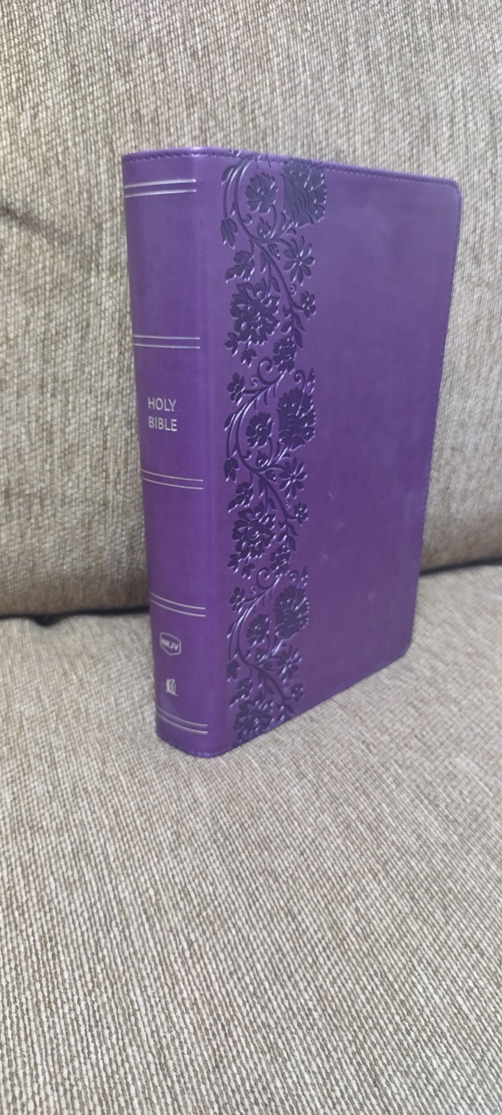 NKJV End-Of-verse Reference Bible, Personal Size Large Print, Purple leathersoft