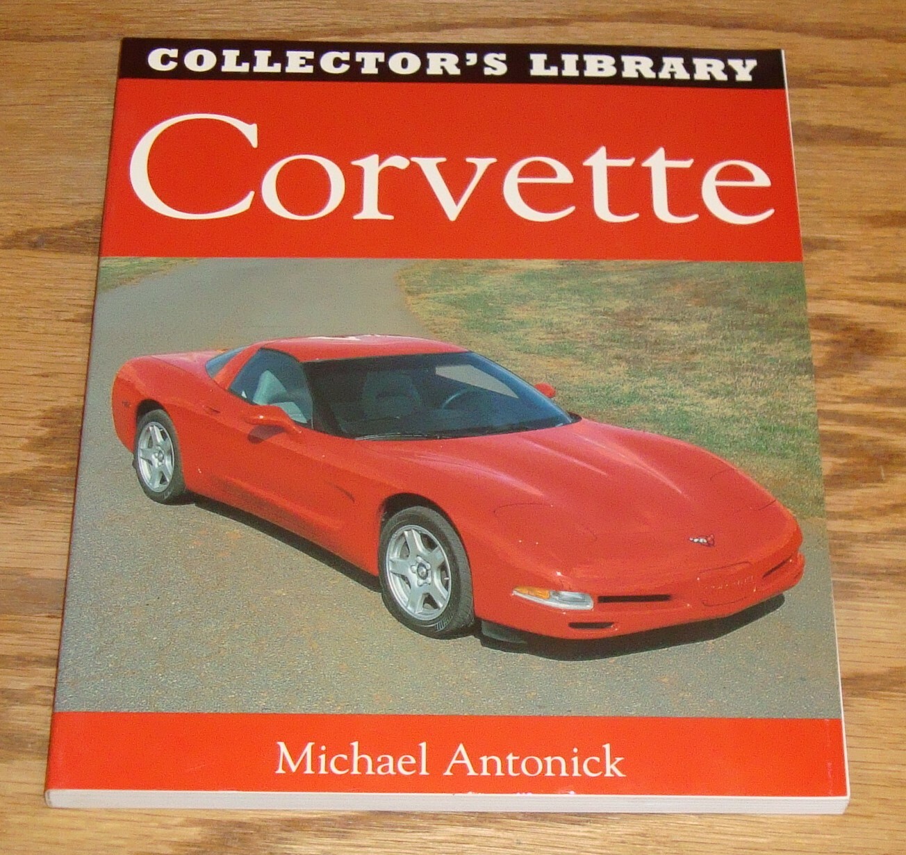 Chevrolet Corvette Collector’s Library Book Michael Antonick Chevy