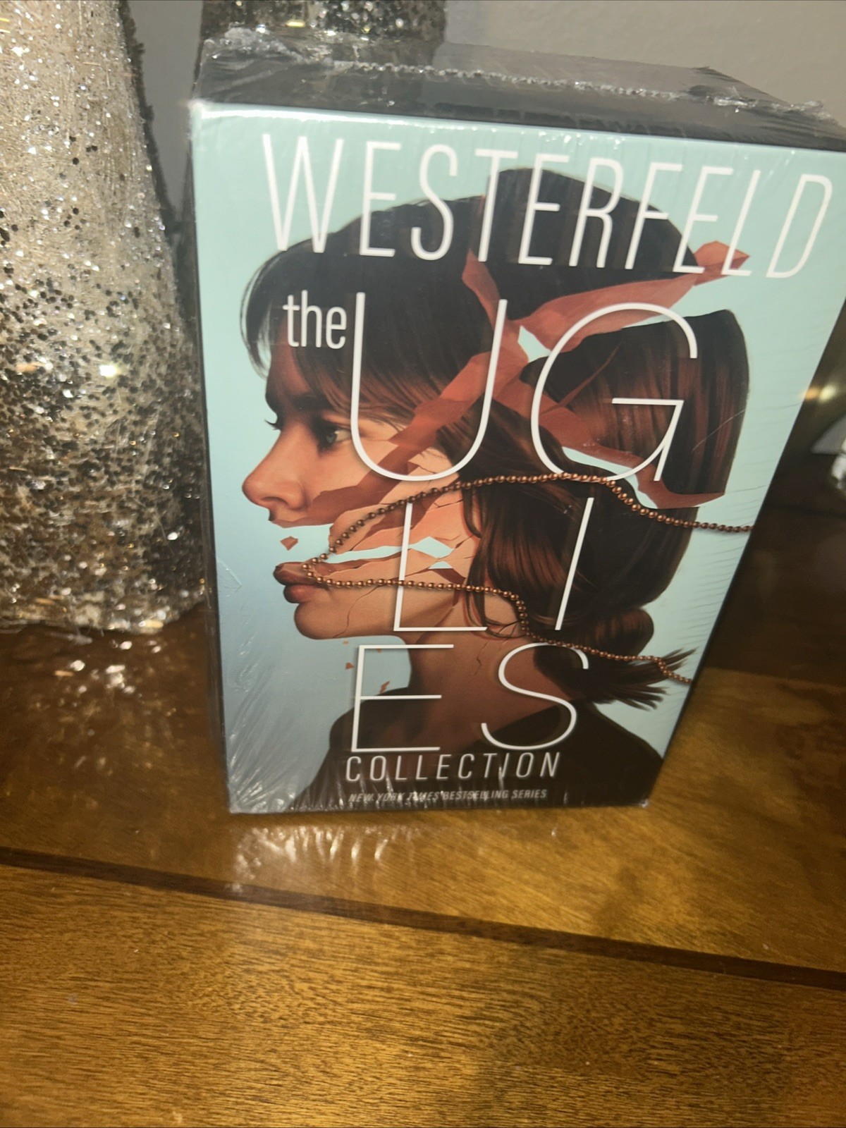 Scott Westerfeld Uglies Hardcover Box Set: Uglies Pretties Specials Extras