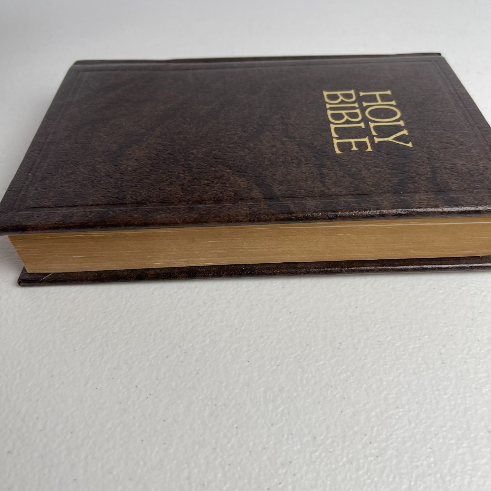 The Holy Bible – KJV World Bible Publishers – Self-Pronouncing w/ helpsSe