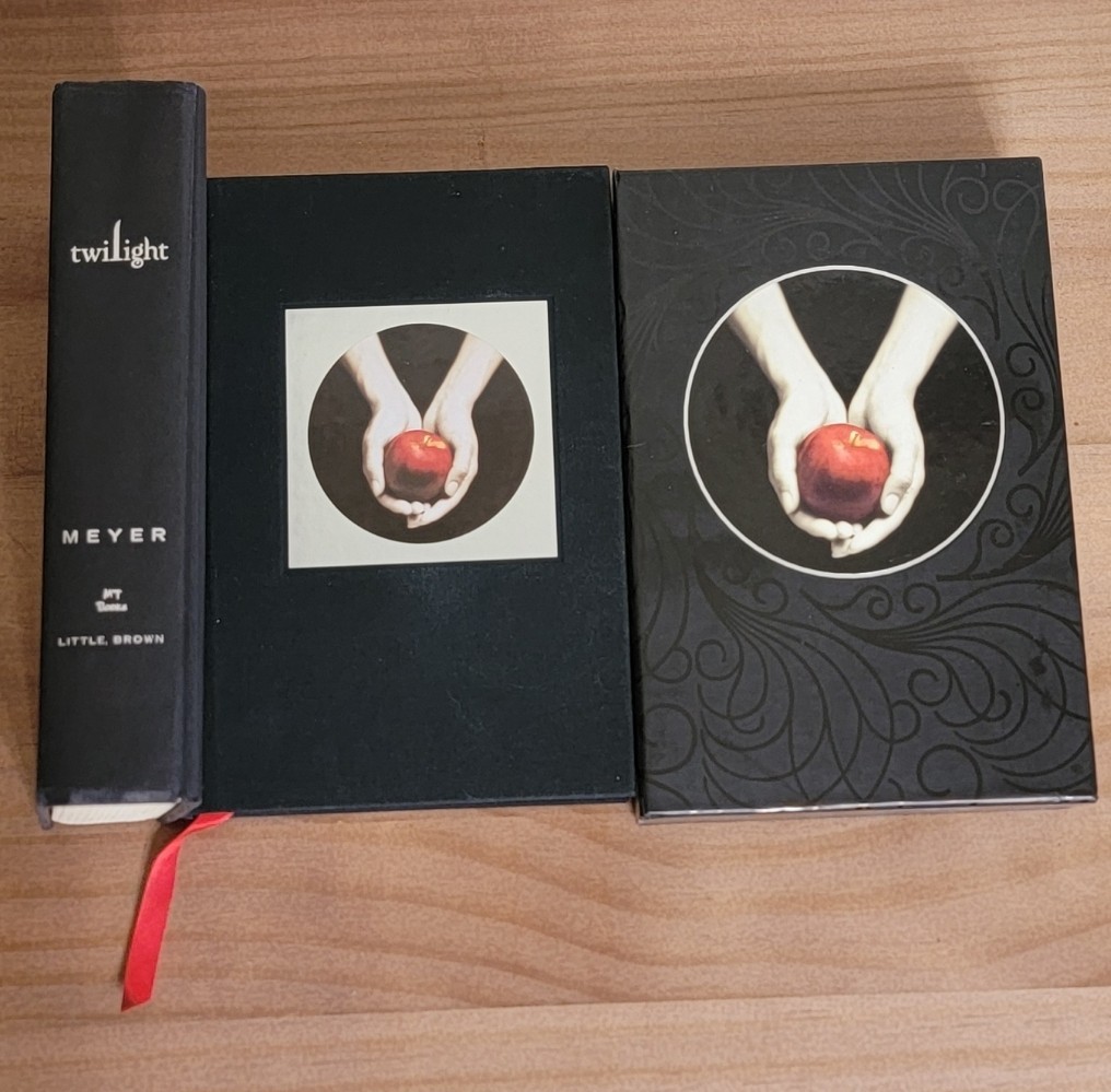 Twilight 1st Print 1st Edition Hardcover & Collectors Signed Edition Slip Cover