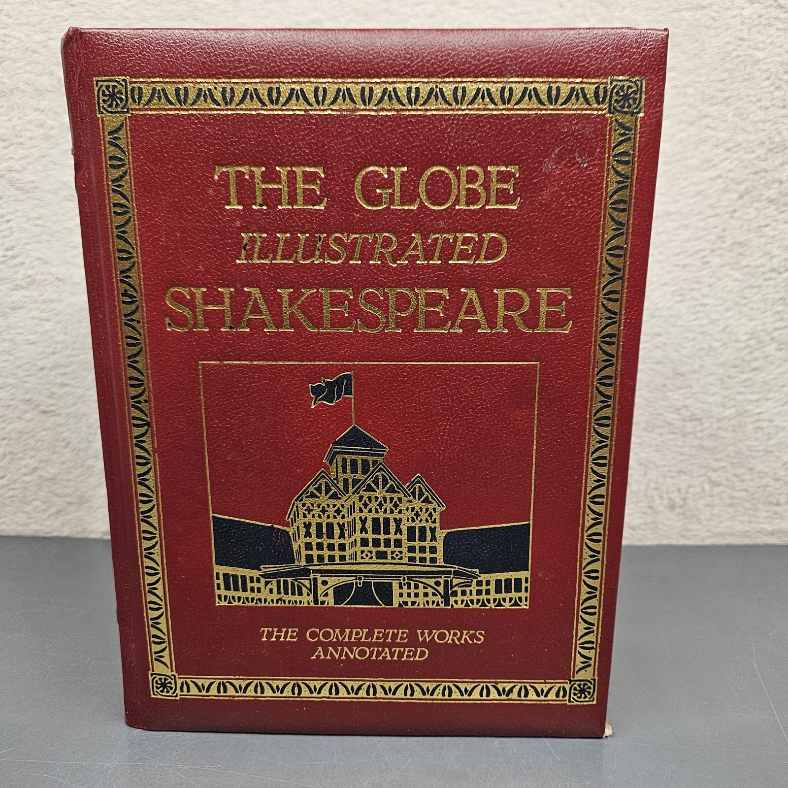 The Globe Illustrated Shakespeare The Complete Works Annotated Deluxe Edition