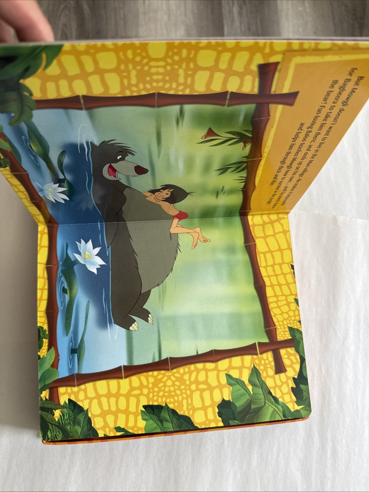 Disney The Jungle Book My Busy Book – book With 12 Mini Figures, and a Playmat