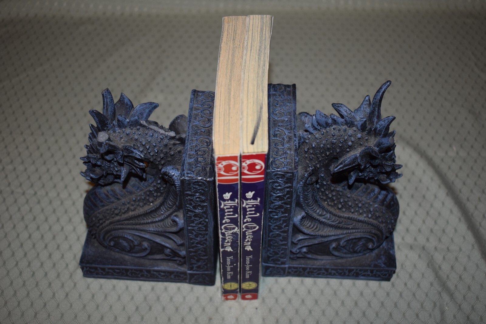 Little Queen 1-2 lot/set by Kim Yeon-joo (1st Edition/Varied Print, English)