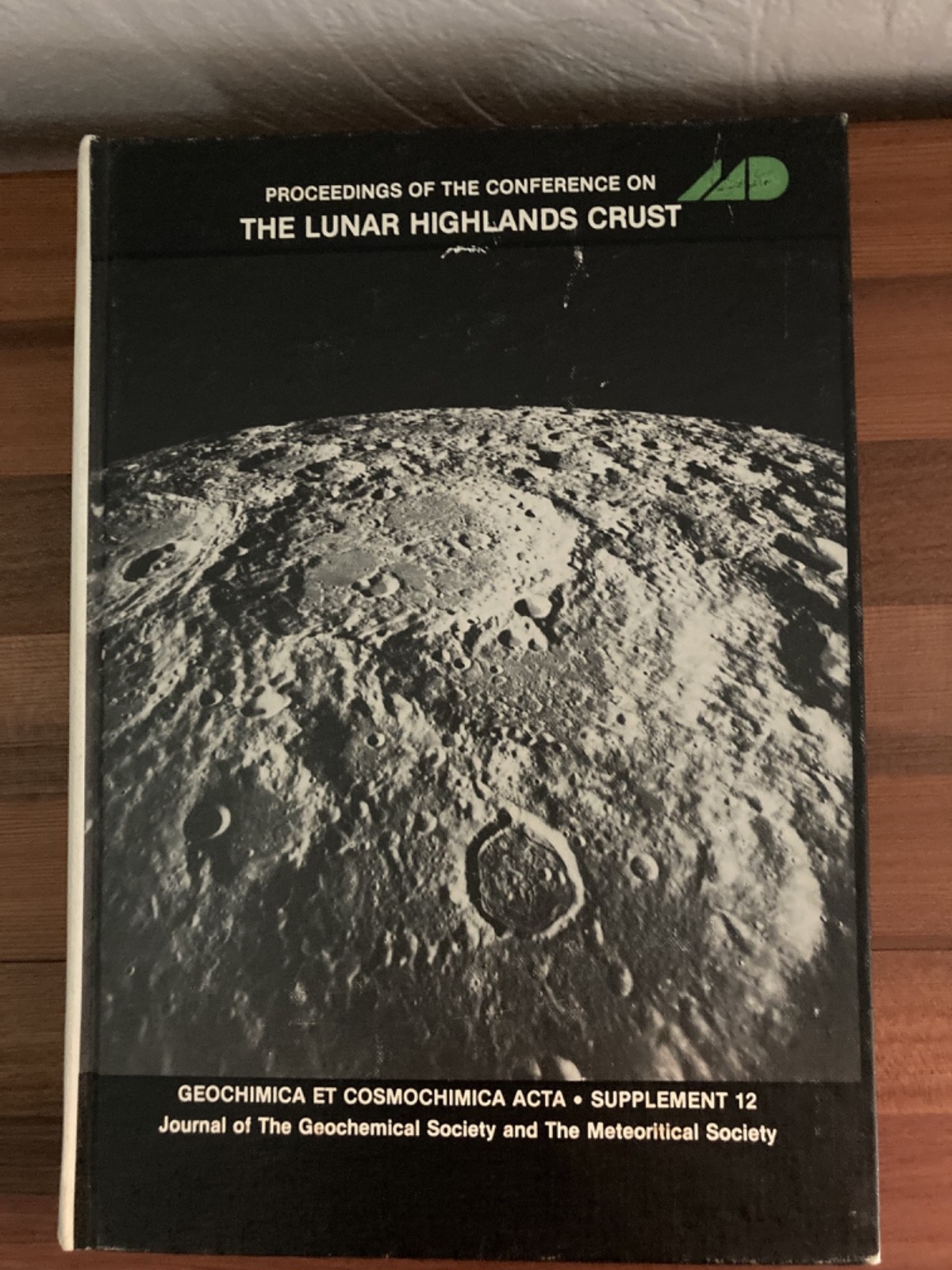Proceedings of the Conference on the Lunar Highlands Crust : Hous