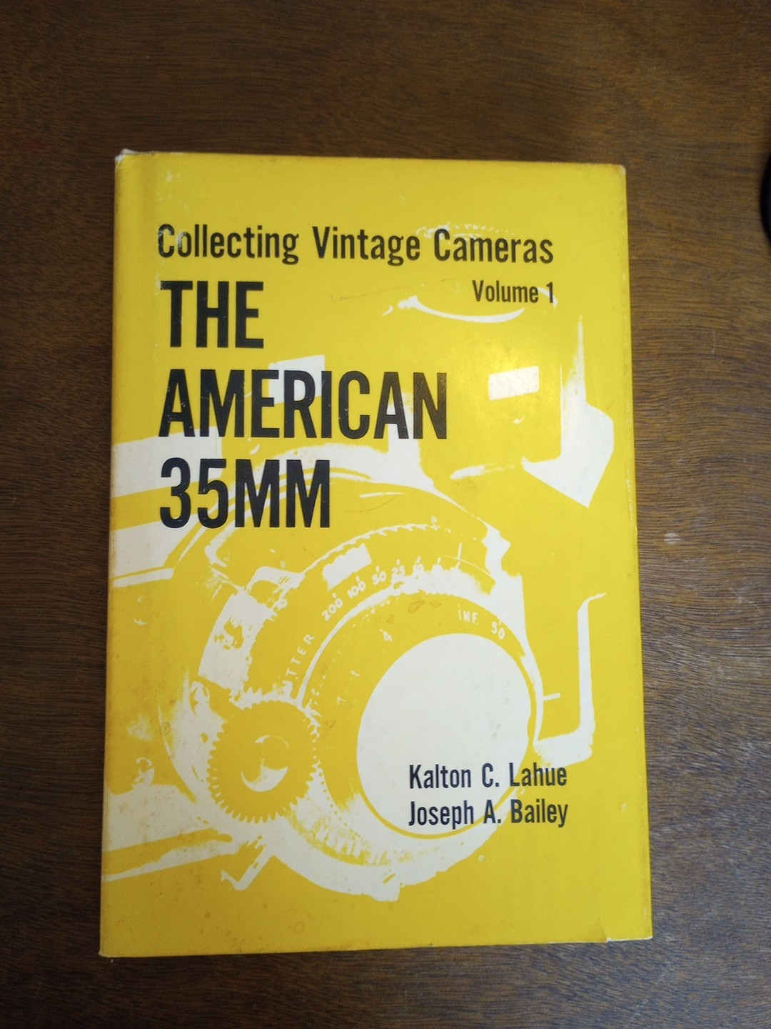 Collecting Vintage Cameras. Volume 1. The American 35mm