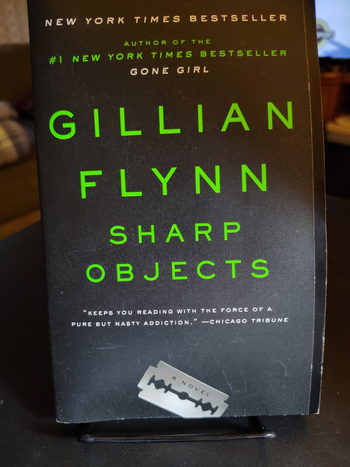 Sharp Objects INSCRIBED/SIGNED paperback, Gillian Flynn
