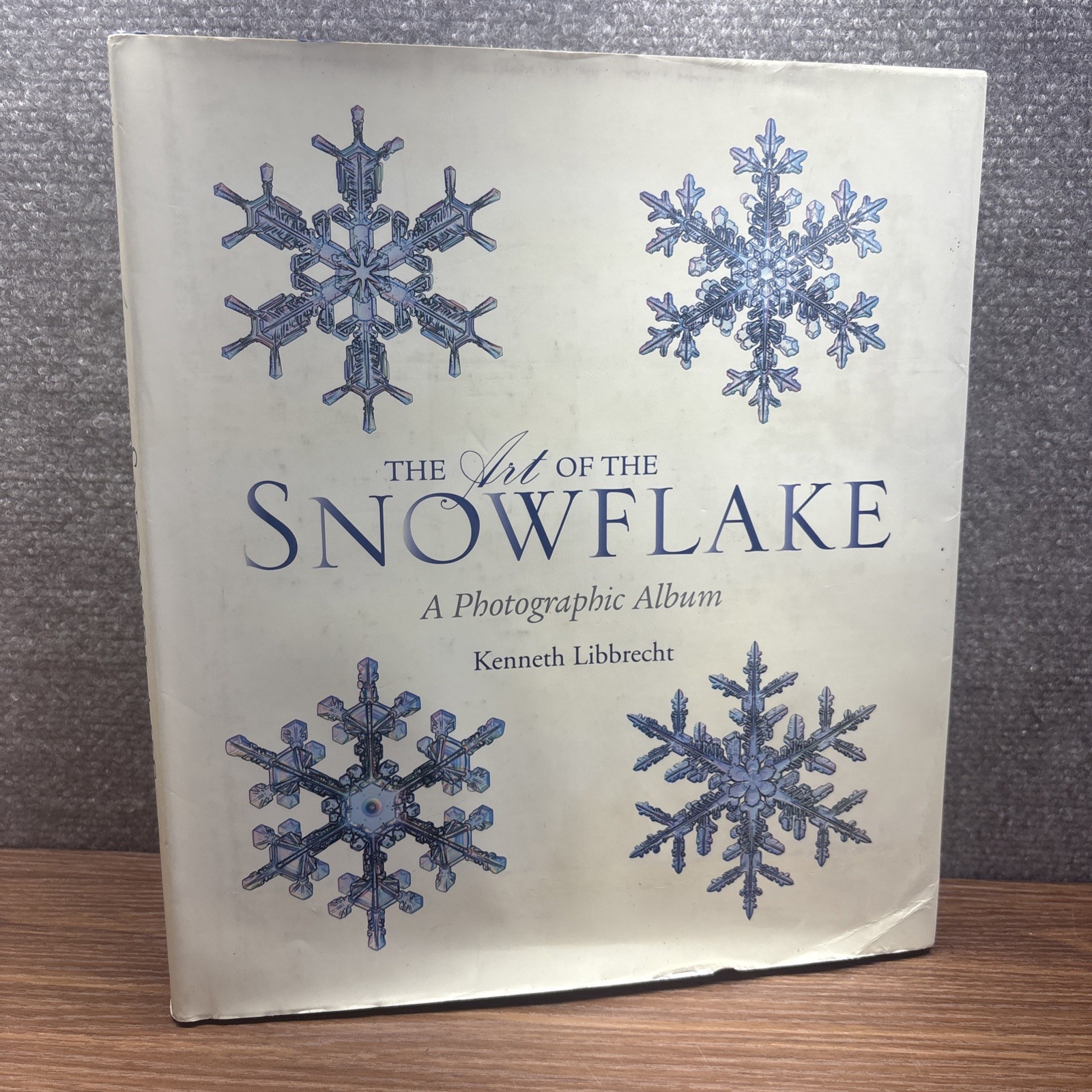 The Art of the Snowflake : A Photographic Album Hardcover Kenneth Voyageur Press