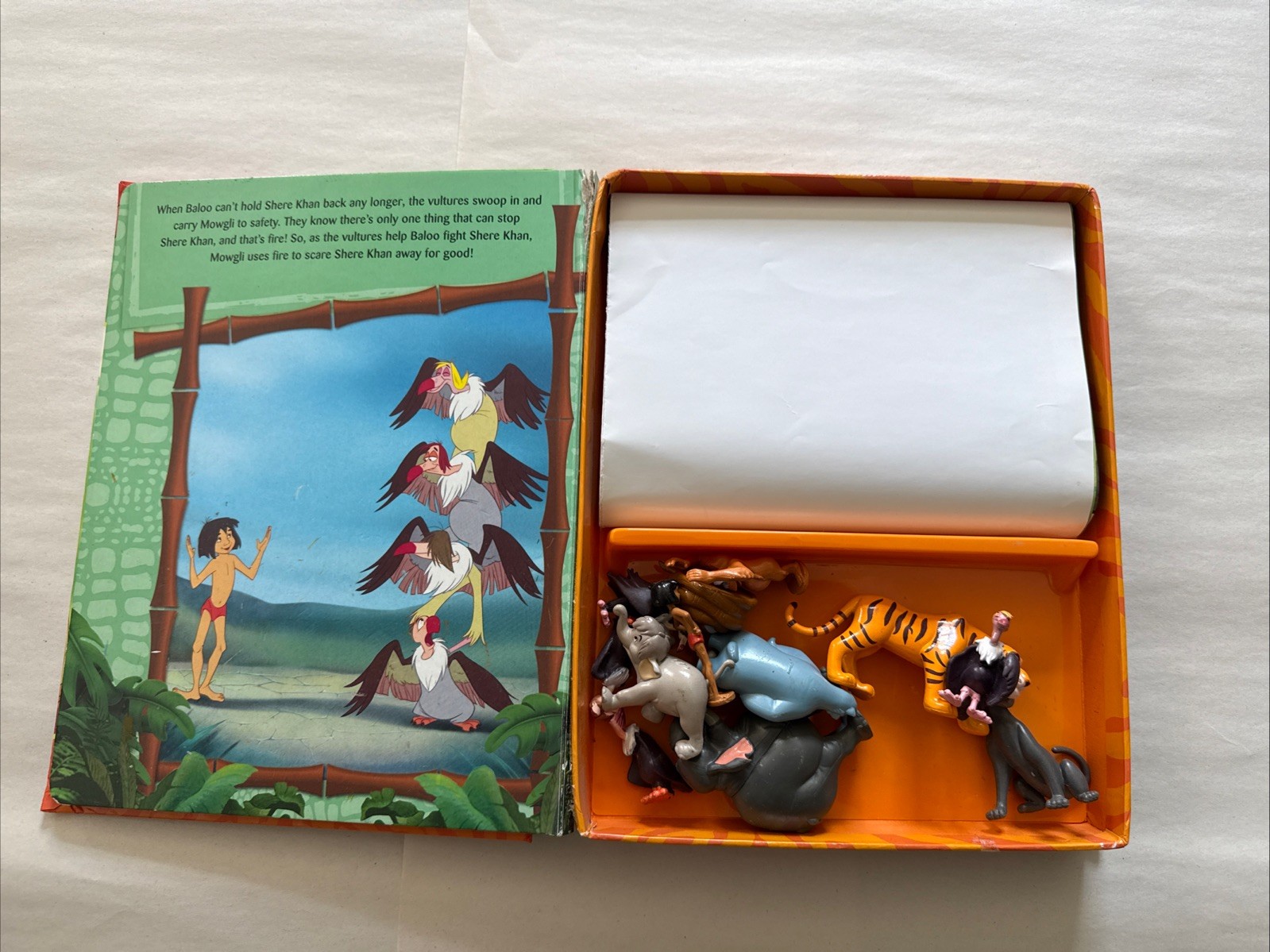Disney The Jungle Book My Busy Book – book With 12 Mini Figures, and a Playmat