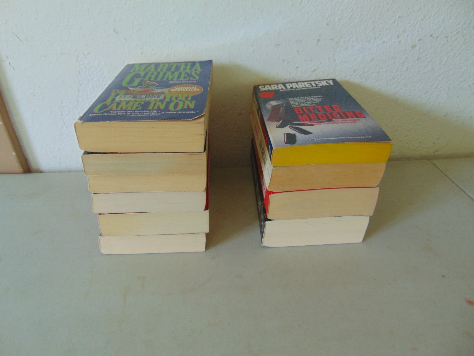 MARTHA GRIMES & SARA PARETSKY LOT OF 10 PAPERBACK BOOKS #18