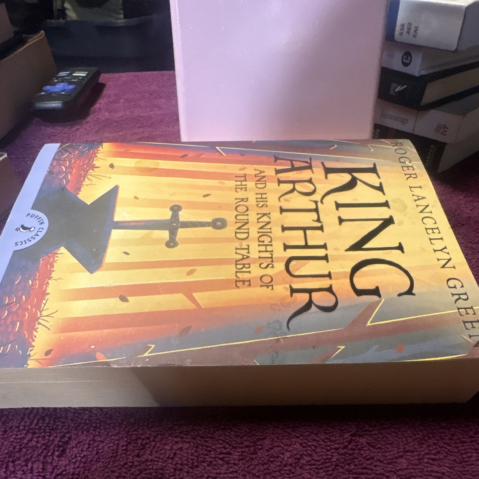 Roger Lancelyn Green King Arthur and His Knights of the Round Table PB Puffin