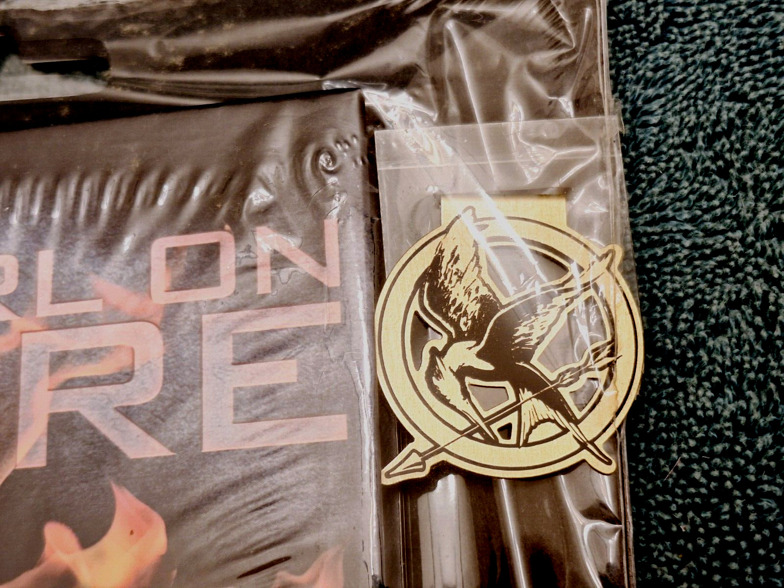 Hunger Games Girl On Fire Neca Exclusive Deluxe Bundle Brand New & Sealed!