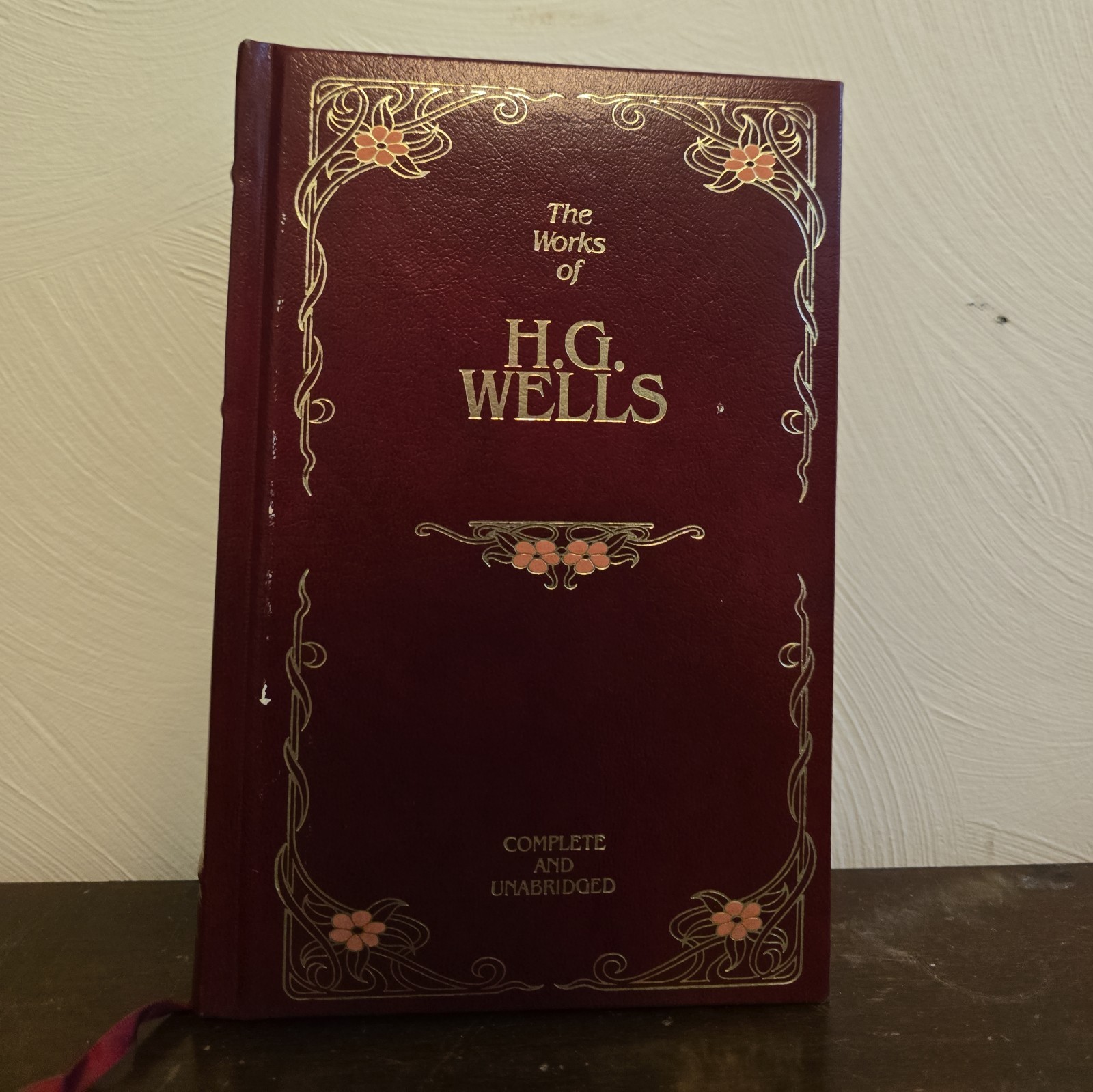 The Works of H.G. Wells 1979 Bonded Leather Cover Longmeadow Press UNABRIDGED ￼