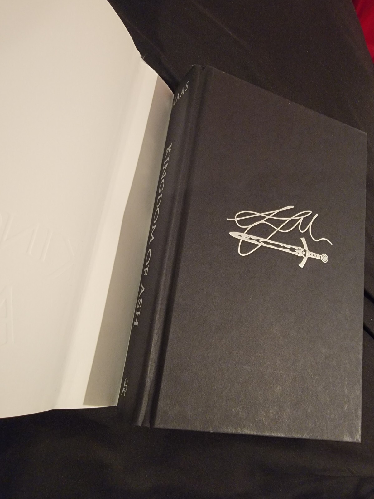 Throne of Glass: Kingdom of Ash by Sarah J Maas 2018 1st Edition 1st Printing HC