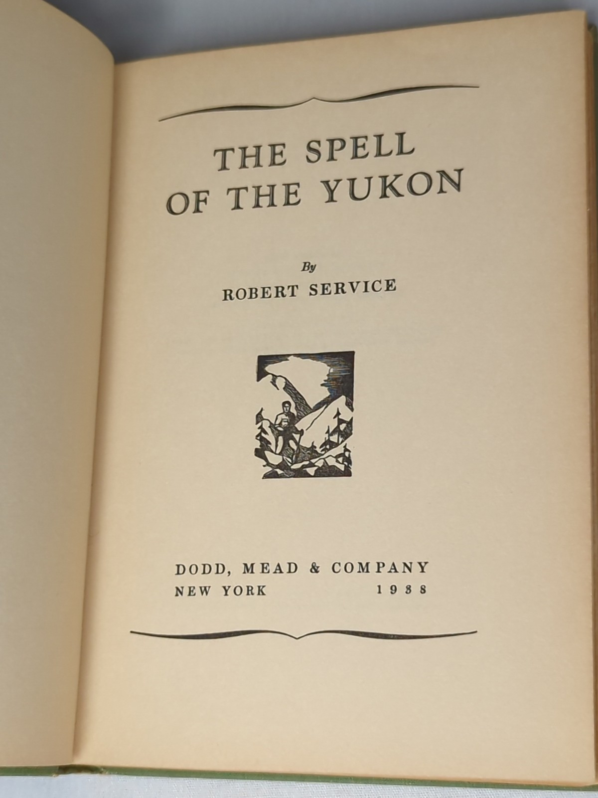 Spell of the Yukon and other Versus, Robert Service Dodd, Mead & Company 1938