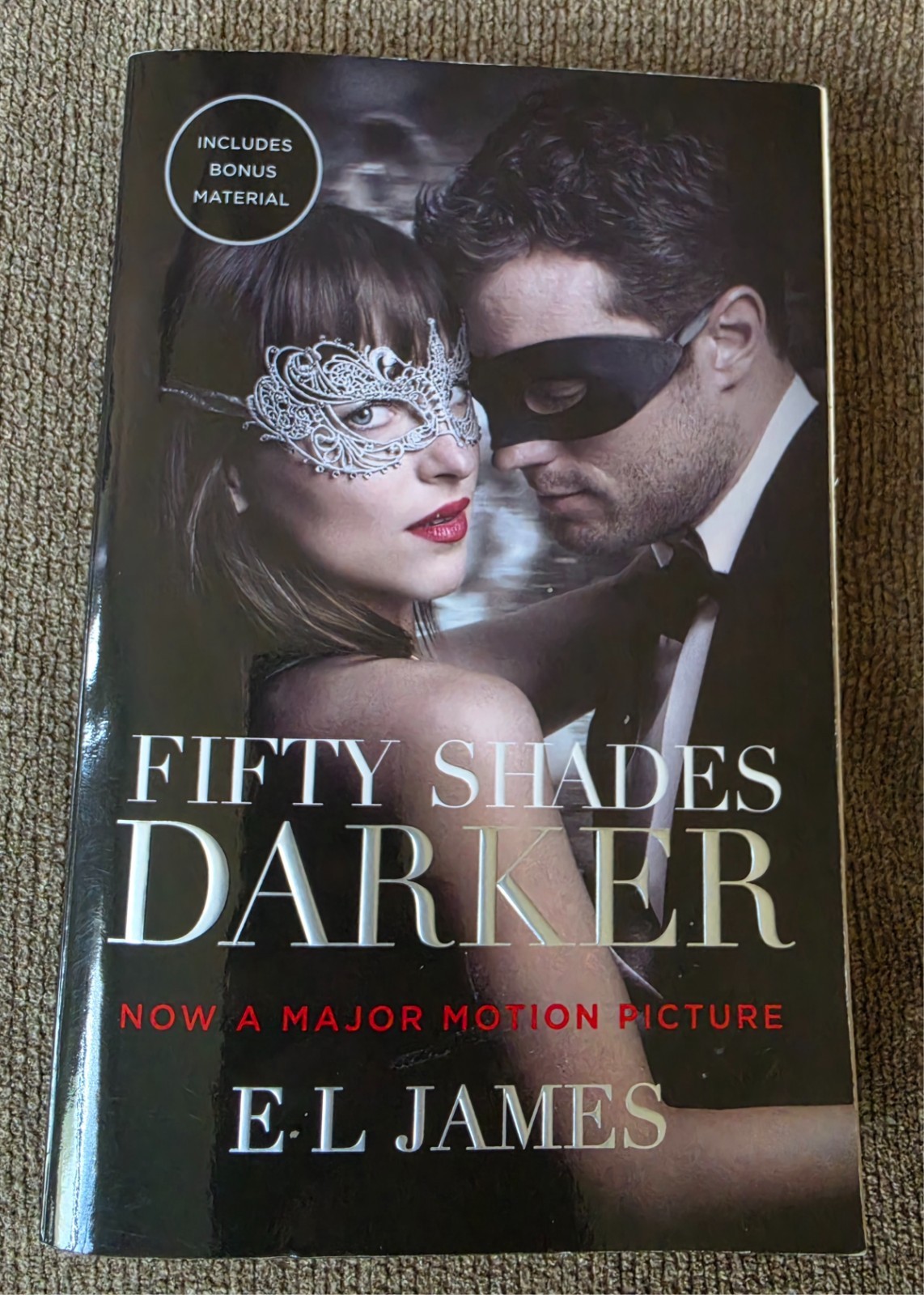 Fifty Shades Darker : Official Movie Tie-In Edition, Includes Bonus Content
