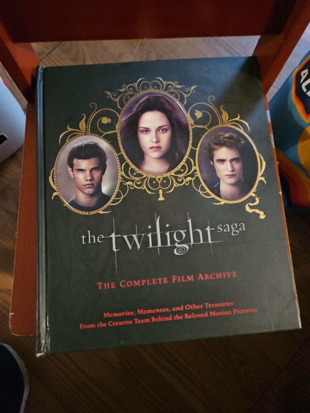 Twilight Saga: the Complete Film Archive : Memories, Mementos, and Other…