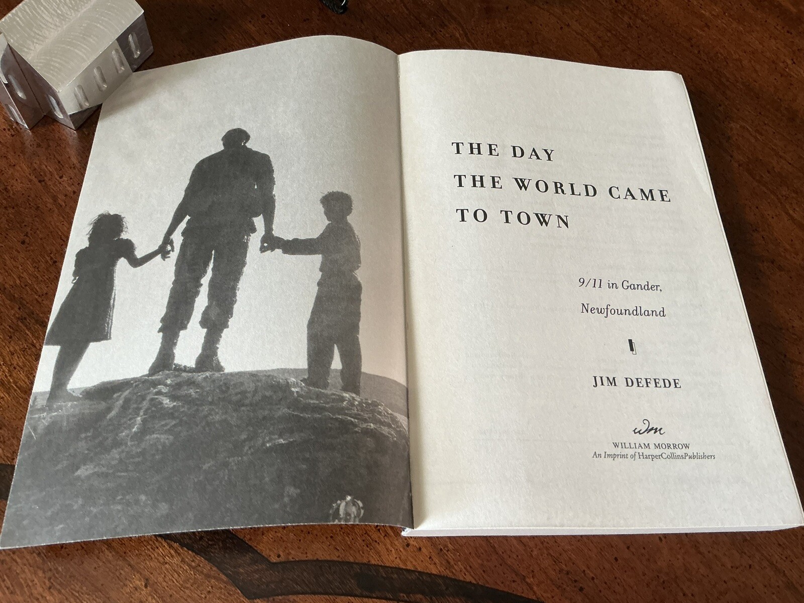 The Day the World Came to Town: 9/11 in Gander, Newfoundland By Jim DeFede PB VG