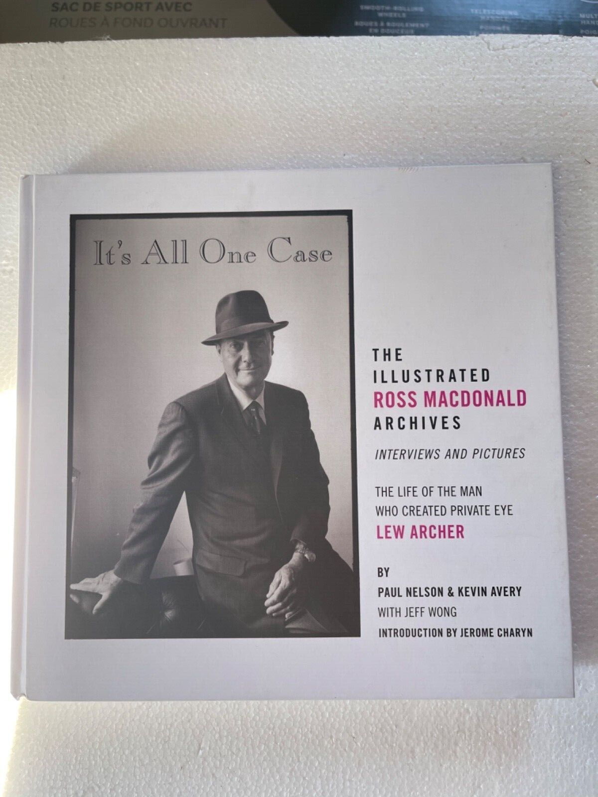 It’s All One Case: The Illustrated Ross MacDonald Archives by Kevin Avery (Engli