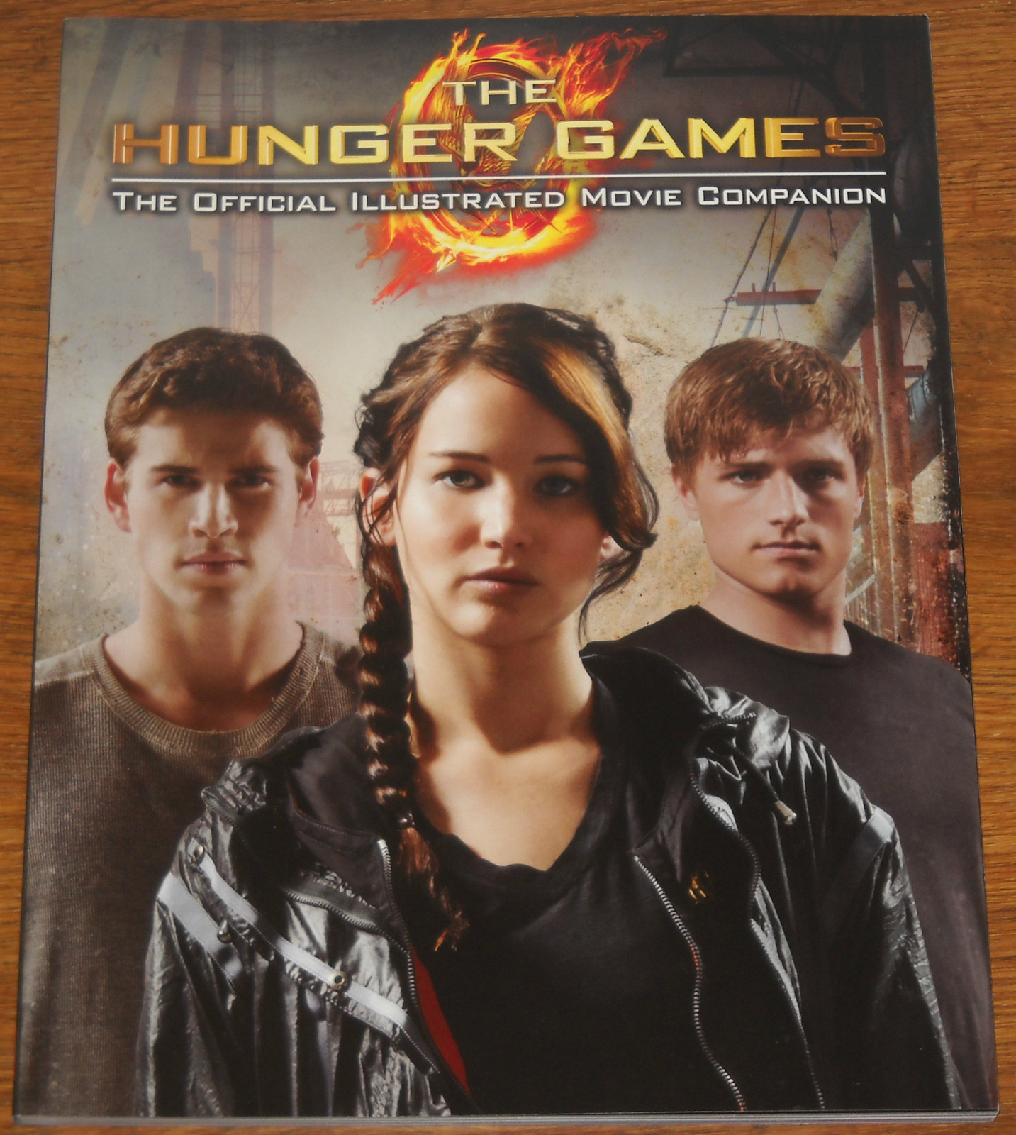 The Hunger Games: Official Illustrated Movie Companion (2012, Paperback) NEW!!!