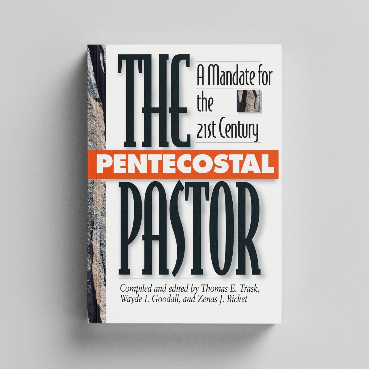 THE PENTECOSTAL PASTOR BY Thomas E. Trask PAPERBACK **VERY_GOOD**