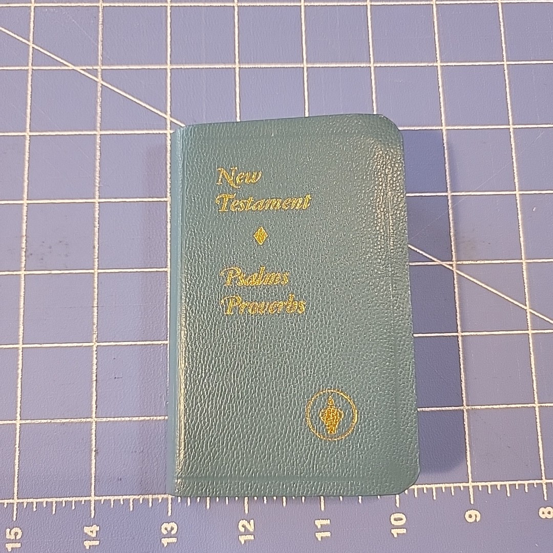 The Gideons International New Testament Psalms Proverbs Pocket Edition Green