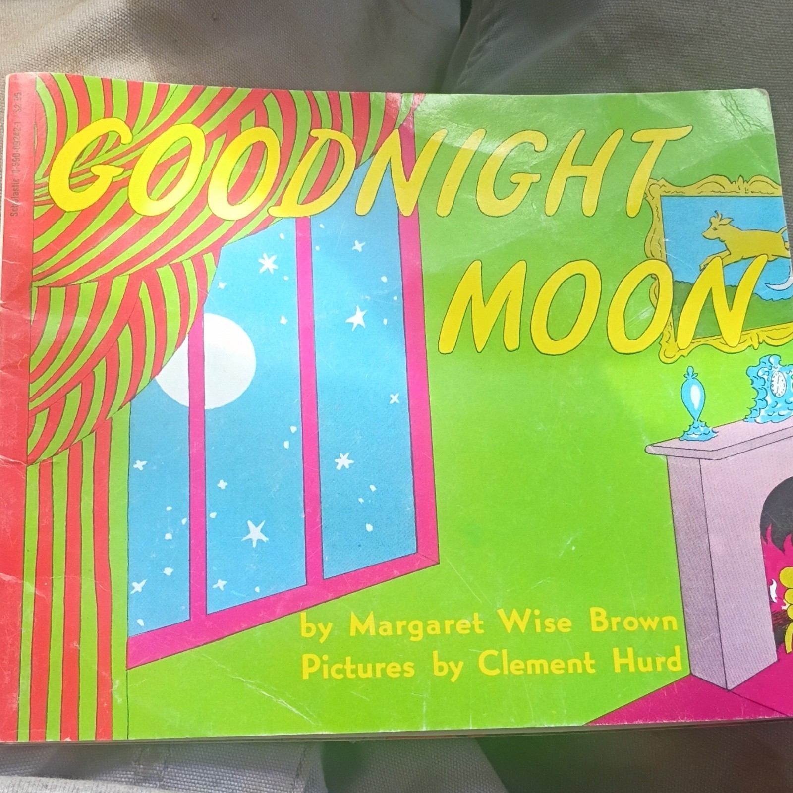 Goodnight Moon by Margaret Wise Brown, Illustrated by Clement Hurd, Paperback