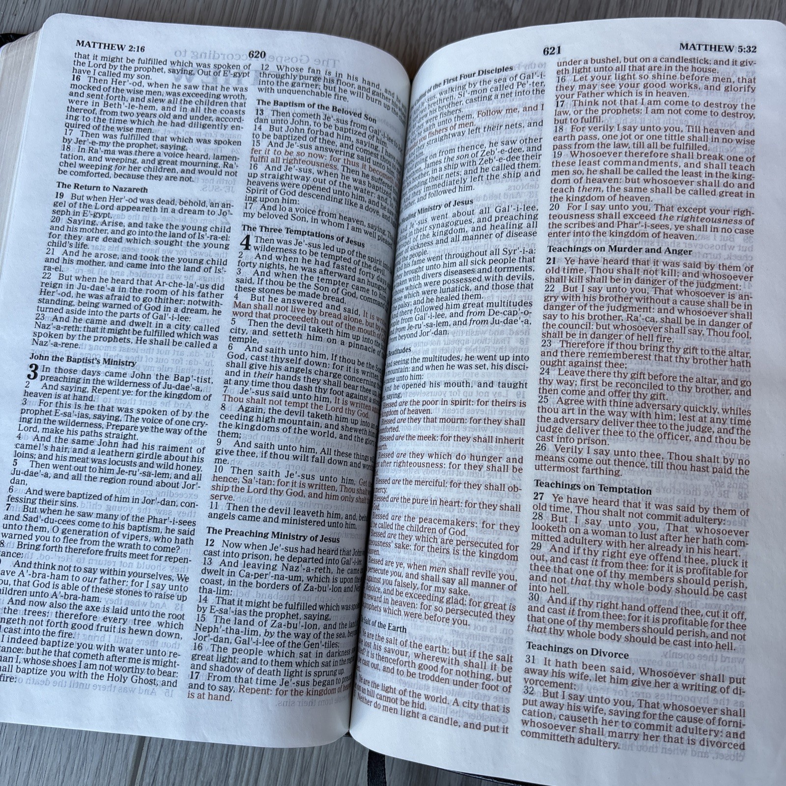 KJV Holy Bible Thomas Nelson Word Aflame Press Red Letter Concordance Colombia
