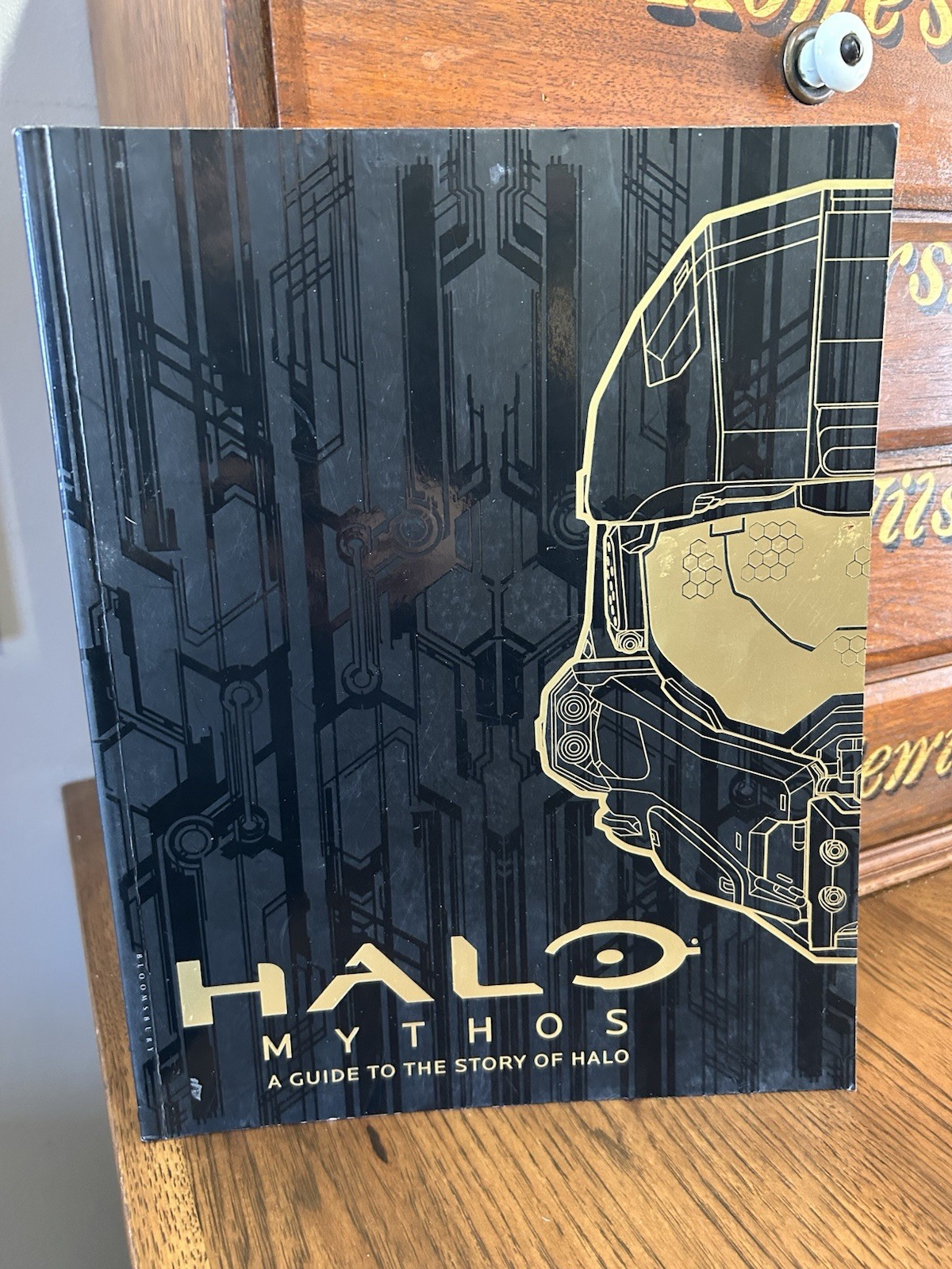 2016 1st Ed. HALO MYTHOS: A GUIDE TO THE STORY OF HALO 343 Industries Microsoft